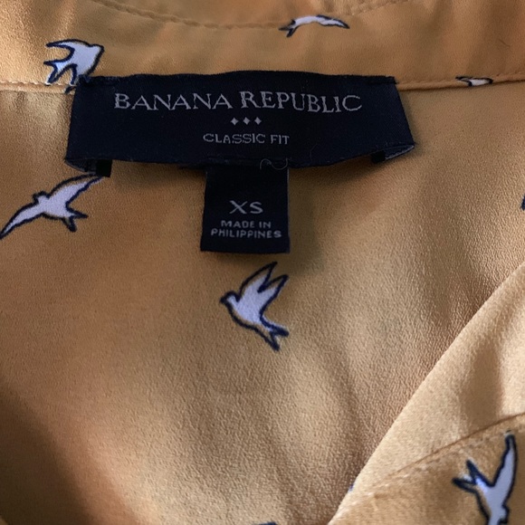Banana Republic Buttondown Blouse Birds in Flight - Picture 2 of 3